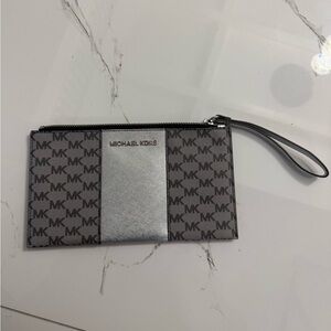 MICHAEL KORS black & silver wristlet